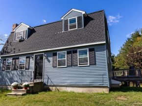 41 Hill St, Leominster MA 01453