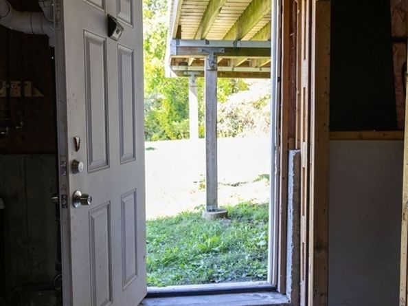 41 Hill St, Leominster MA 01453