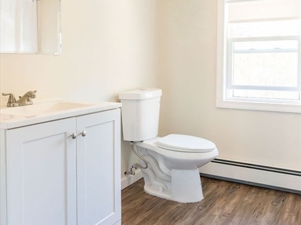 41 Hill St, Leominster MA 01453