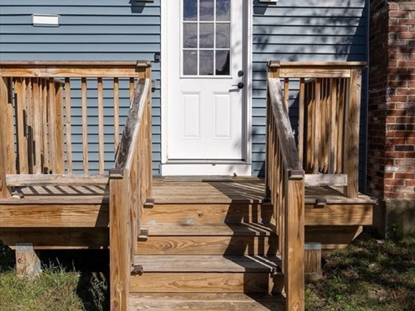 41 Hill St, Leominster MA 01453