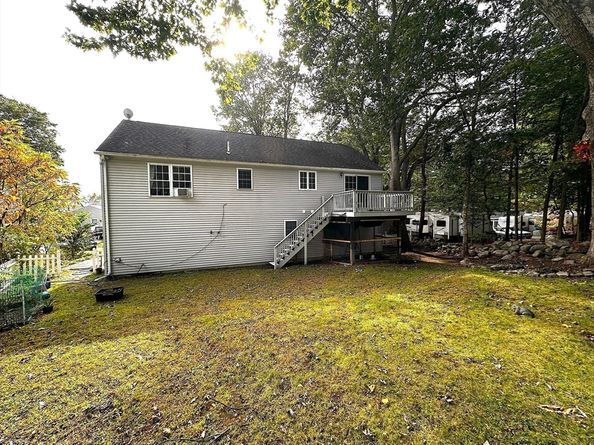 14 Browns Brook Rd, Webster MA 01570