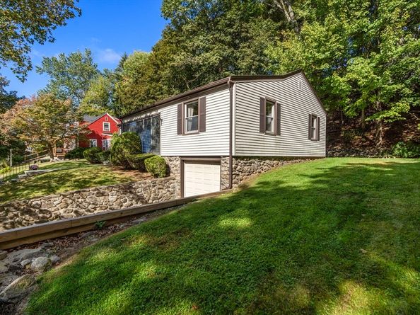 5 Manila St, Worcester MA 01602