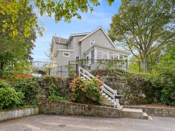 55 Cottage Rd