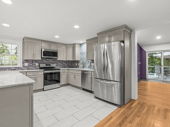 11 Longview Rd, Framingham MA 01701