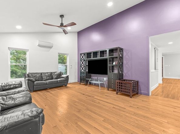 11 Longview Rd, Framingham MA 01701