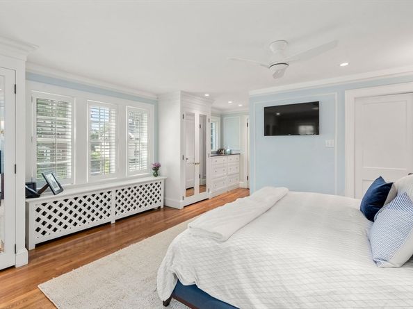17 Atwood St, Wellesley MA 02482