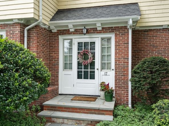 17 Atwood St, Wellesley MA 02482