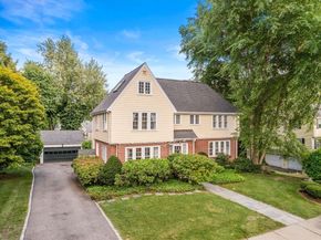 17 Atwood St, Wellesley MA 02482