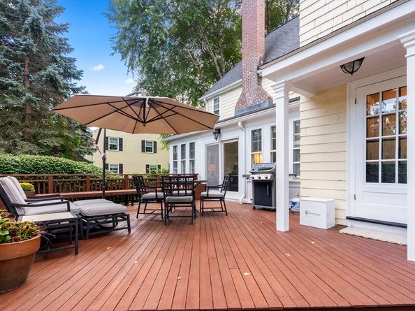 17 Atwood St, Wellesley MA 02482