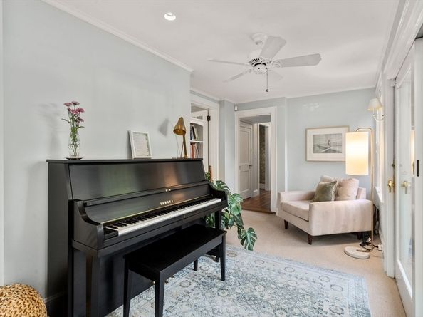 17 Atwood St, Wellesley MA 02482