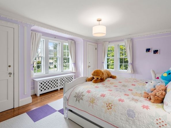 17 Atwood St, Wellesley MA 02482