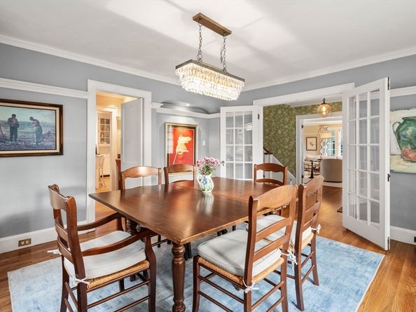 17 Atwood St, Wellesley MA 02482