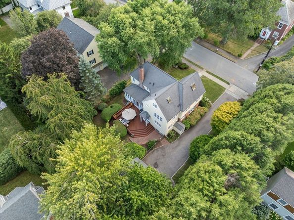 17 Atwood St, Wellesley MA 02482