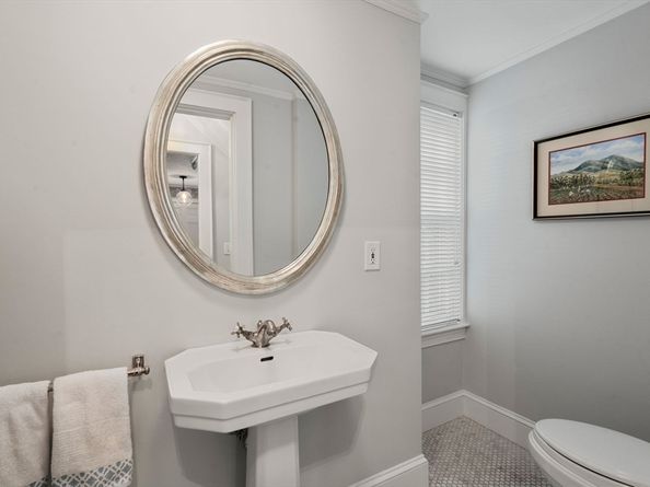 17 Atwood St, Wellesley MA 02482