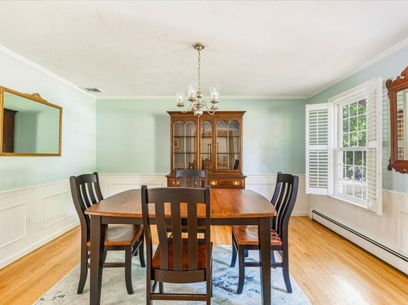 9 Lakewood Dr, Medfield MA 02052