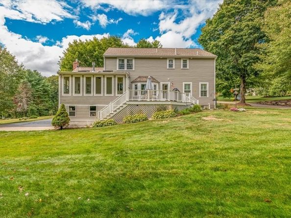 9 Lakewood Dr, Medfield MA 02052