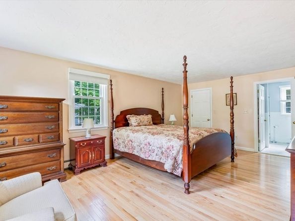 9 Lakewood Dr, Medfield MA 02052
