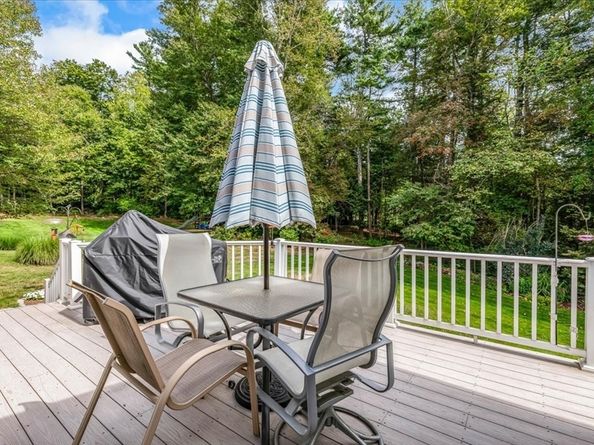 9 Lakewood Dr, Medfield MA 02052