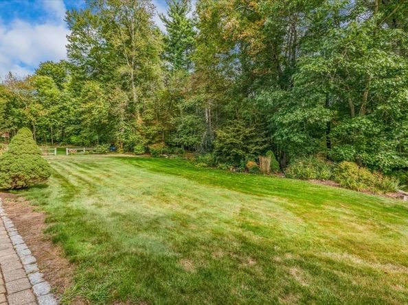 9 Lakewood Dr, Medfield MA 02052