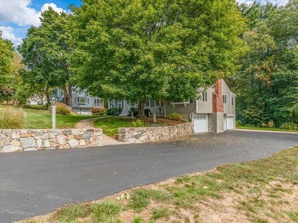 9 Lakewood Dr, Medfield MA 02052