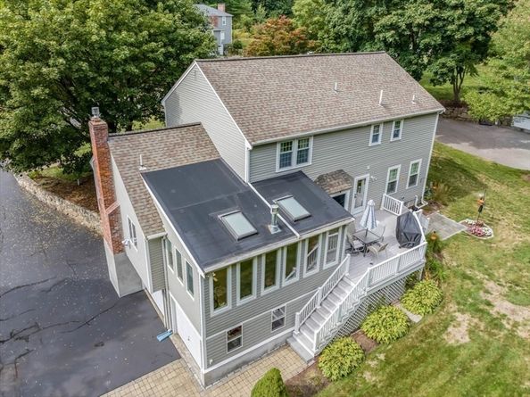 9 Lakewood Dr, Medfield MA 02052