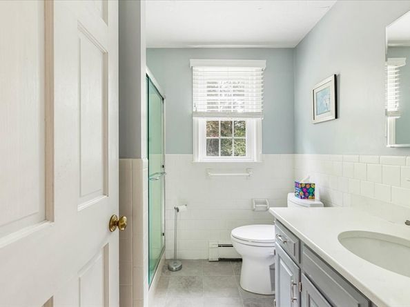 9 Lakewood Dr, Medfield MA 02052