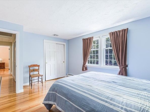 9 Lakewood Dr, Medfield MA 02052