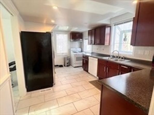 26 Lawrence St, Quincy MA 02169