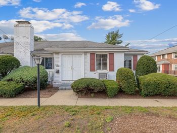 176 River St