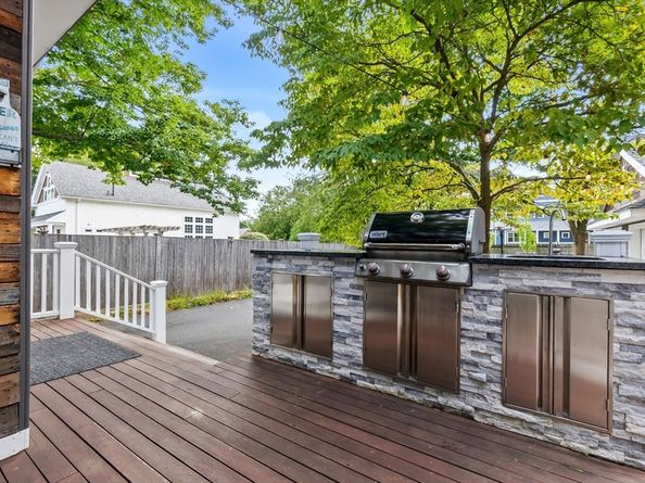 289 County Way Ext, Beverly MA 01915