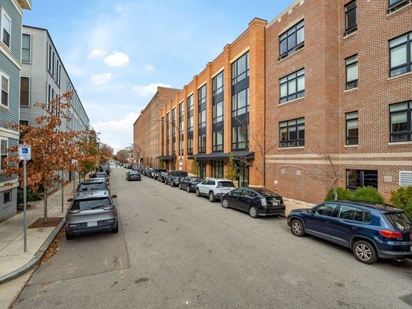 340 West 2nd Street 17E, Boston MA 02127