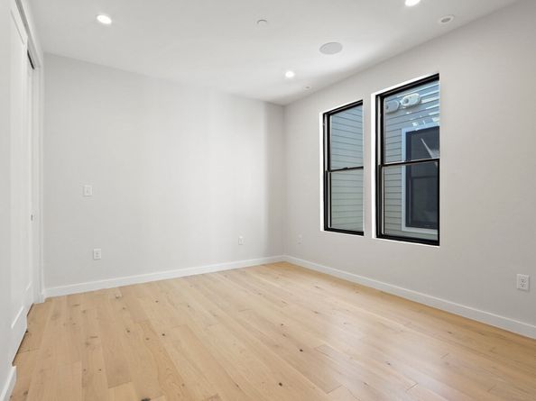 340 West 2nd Street 17E, Boston MA 02127