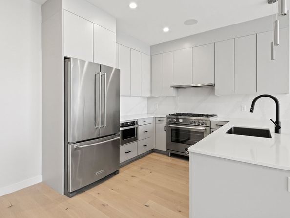 340 West 2nd Street 17E, Boston MA 02127