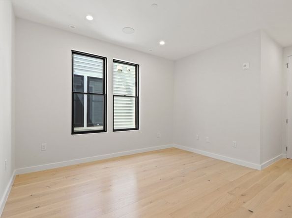 340 West 2nd Street 17E, Boston MA 02127
