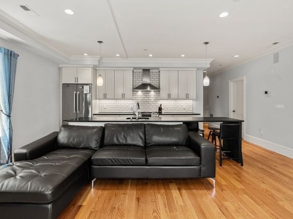 27 Washburn St 3, Boston MA 02125