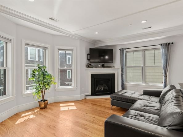 27 Washburn St 3, Boston MA 02125