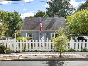 14 Alandale Pkwy, Norwood MA 02062
