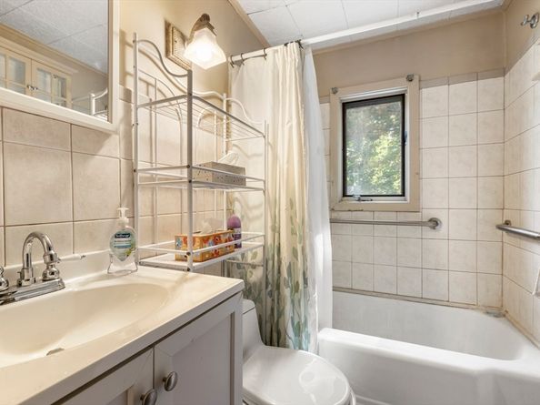 14 Alandale Pkwy, Norwood MA 02062