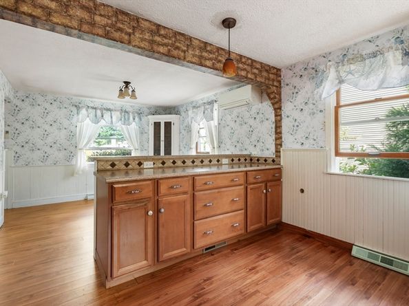 14 Alandale Pkwy, Norwood MA 02062