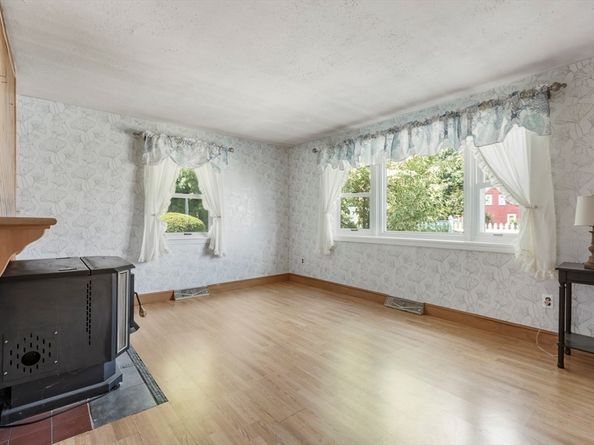 14 Alandale Pkwy, Norwood MA 02062