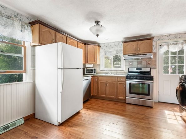 14 Alandale Pkwy, Norwood MA 02062
