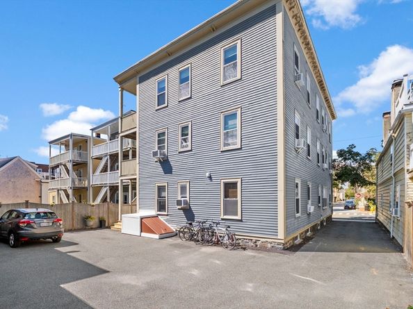 131 Derby St. 3R, Salem MA 01970