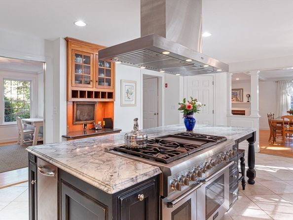 27 Rivercrest Dr, West Newbury MA 01985