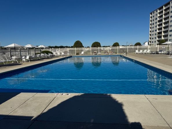200 Cove Way 819, Quincy MA 02169
