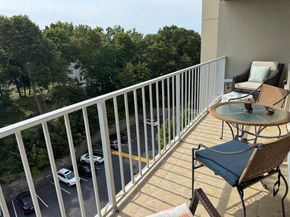 200 Cove Way 819, Quincy MA 02169