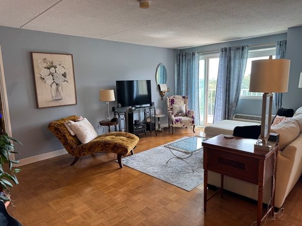 200 Cove Way 819, Quincy MA 02169