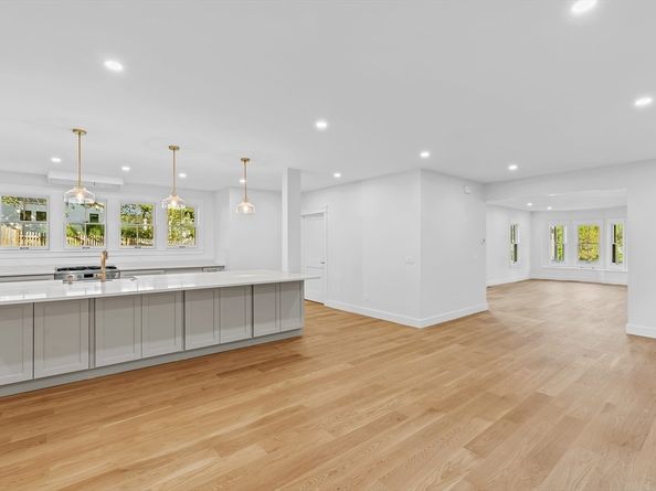 83 Eliot St, Natick MA 01760