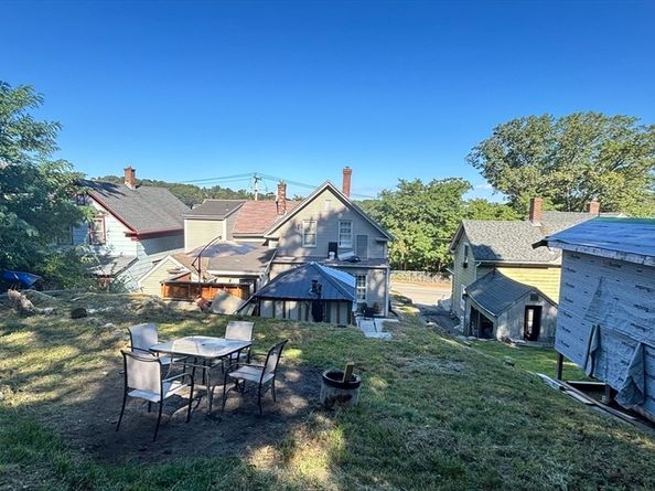 109 Oak St, Clinton MA 01510