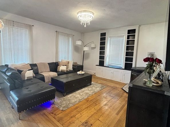 109 Oak St, Clinton MA 01510