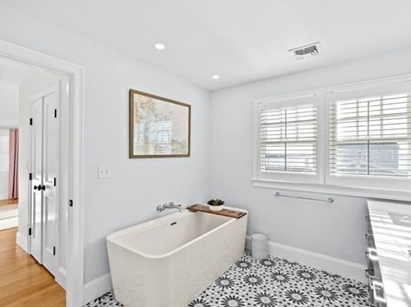 5 Vernon Avenue, Hull MA 02045